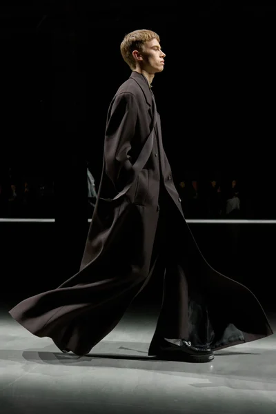 Look 28